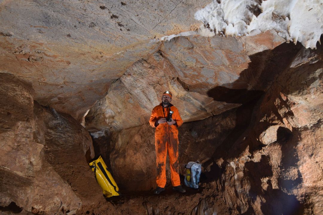 Svámí Gyaneshwarpuri, Šamanský dóm, jeskyně Ř-24 Slezákova díra - Záhrobní. Foto: Ing. Pavel Chaloupský Ph.D.