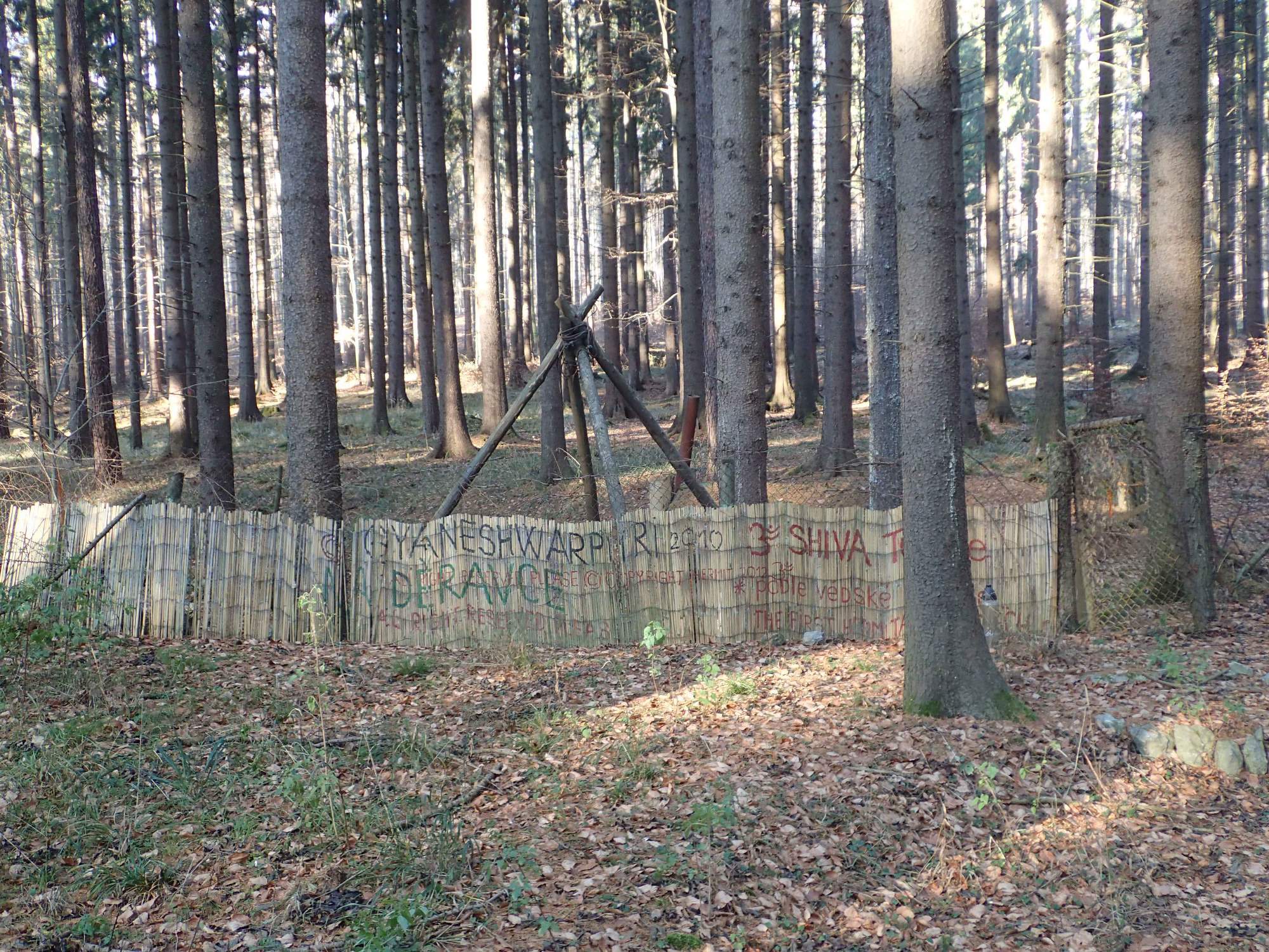 Speleologické pracoviště a Poustevna Děravka na Rudicko - Habrůvecké plošině. Foto: David Dunovský 2015.