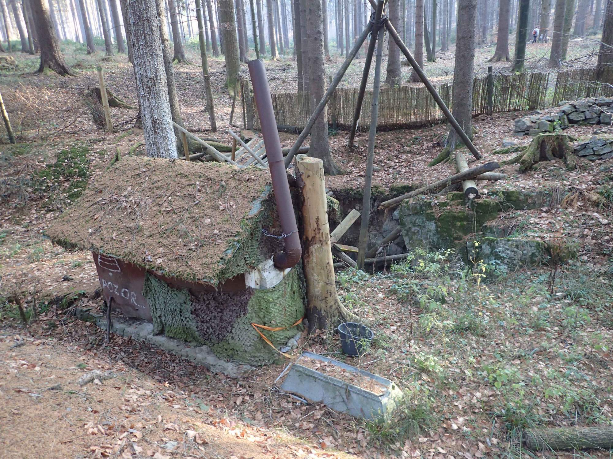 Speleologické pracoviště a poustevna Děravka na Rudicko - Habrůvecké plošině. Foto: David Dunovský 2015.