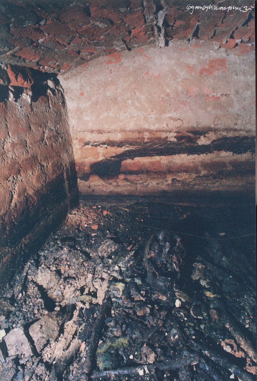 Hrobka opata Kryštofa Jiřího Matušky v chrámu Panny Marie ve Křtinách se zachovanými tělesnými ostatky. Foto: Marek Šenkyřík (1991).
