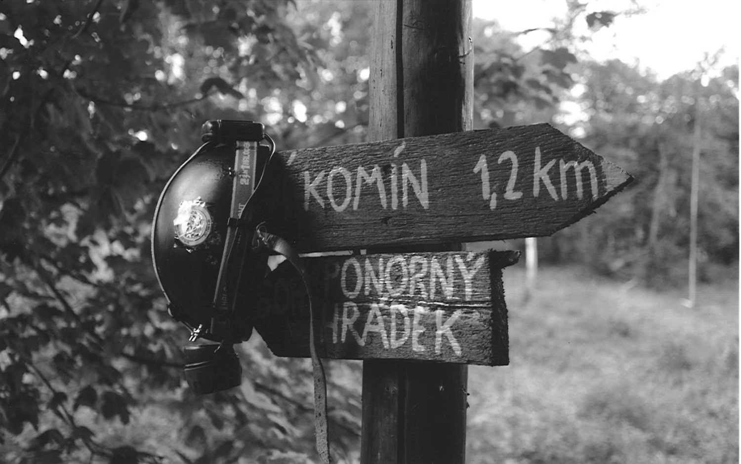 Novodvorský ponor - Jeskyně Ponorný hrádek: speleologické rozcestí na Domečku.  Foto: Marek Šenkyřík (2004)