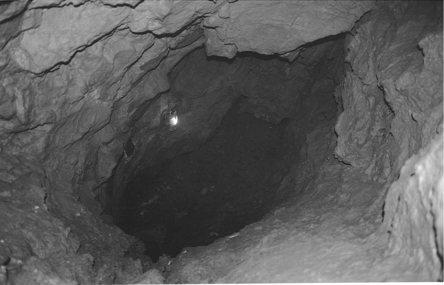 Soví komín, objev Severni Novodvorské propasti. Foto: Marek P. Šenkyřík 2004.