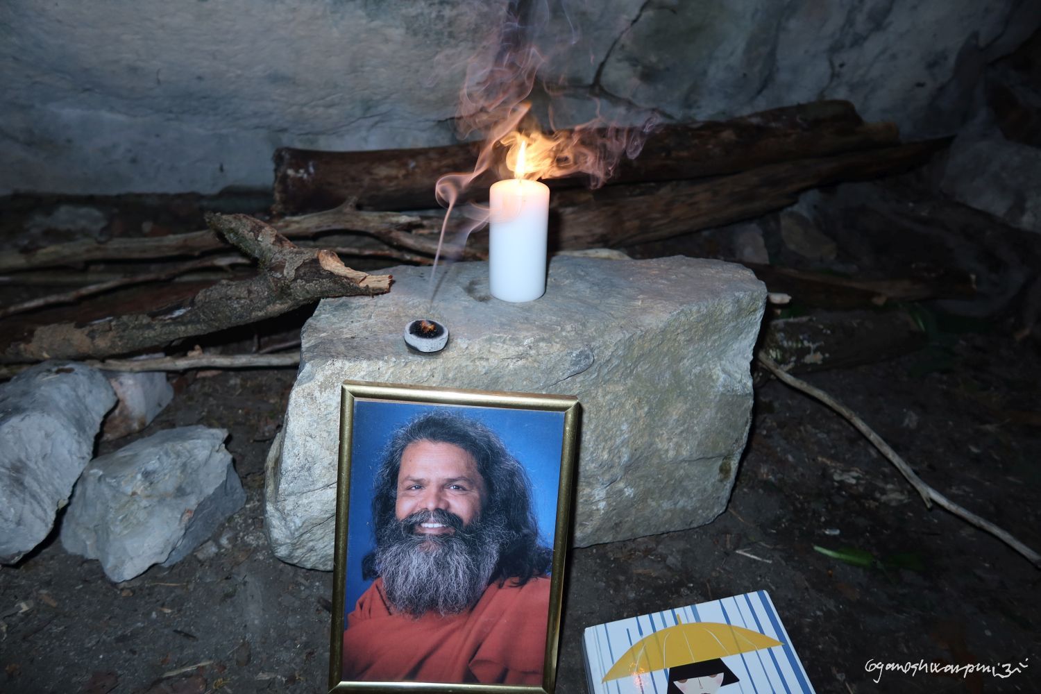 Jeskyně Trampů v Hádeckém údolí. Foto: Swami Gyaneshwarpuri 2026.
