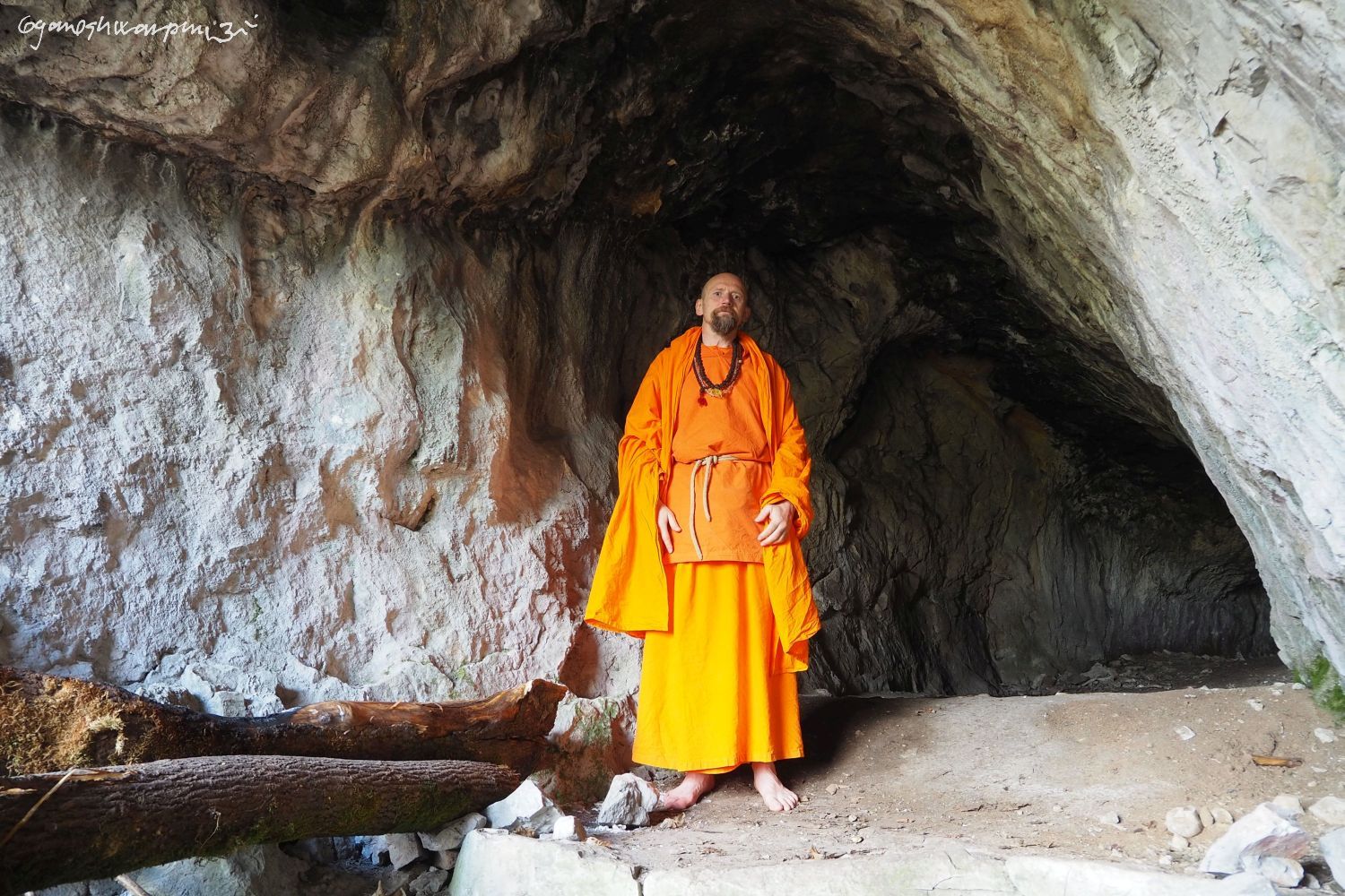 Křížova jeskyně v Údolí Říčky. Foto: Svámí Gyaneshwarpuri, samospoušť 2022.