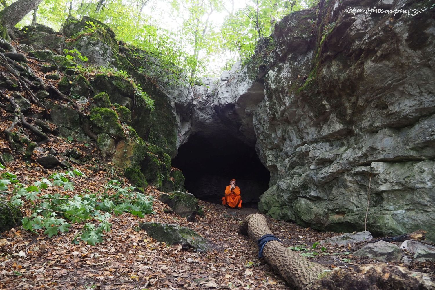  Švédův stůl - návštěva u šamana. Foto: Svámí Gyaneshwarpuri, samospoušť 2023.