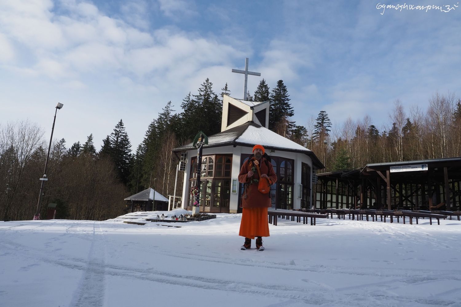 Hora Živčáková - Turzovka - přinesl jsem Panně Marii Turzovské mystickou růži. Foto: Svámí Gyaneshwarpuri, samospoušť (2024).