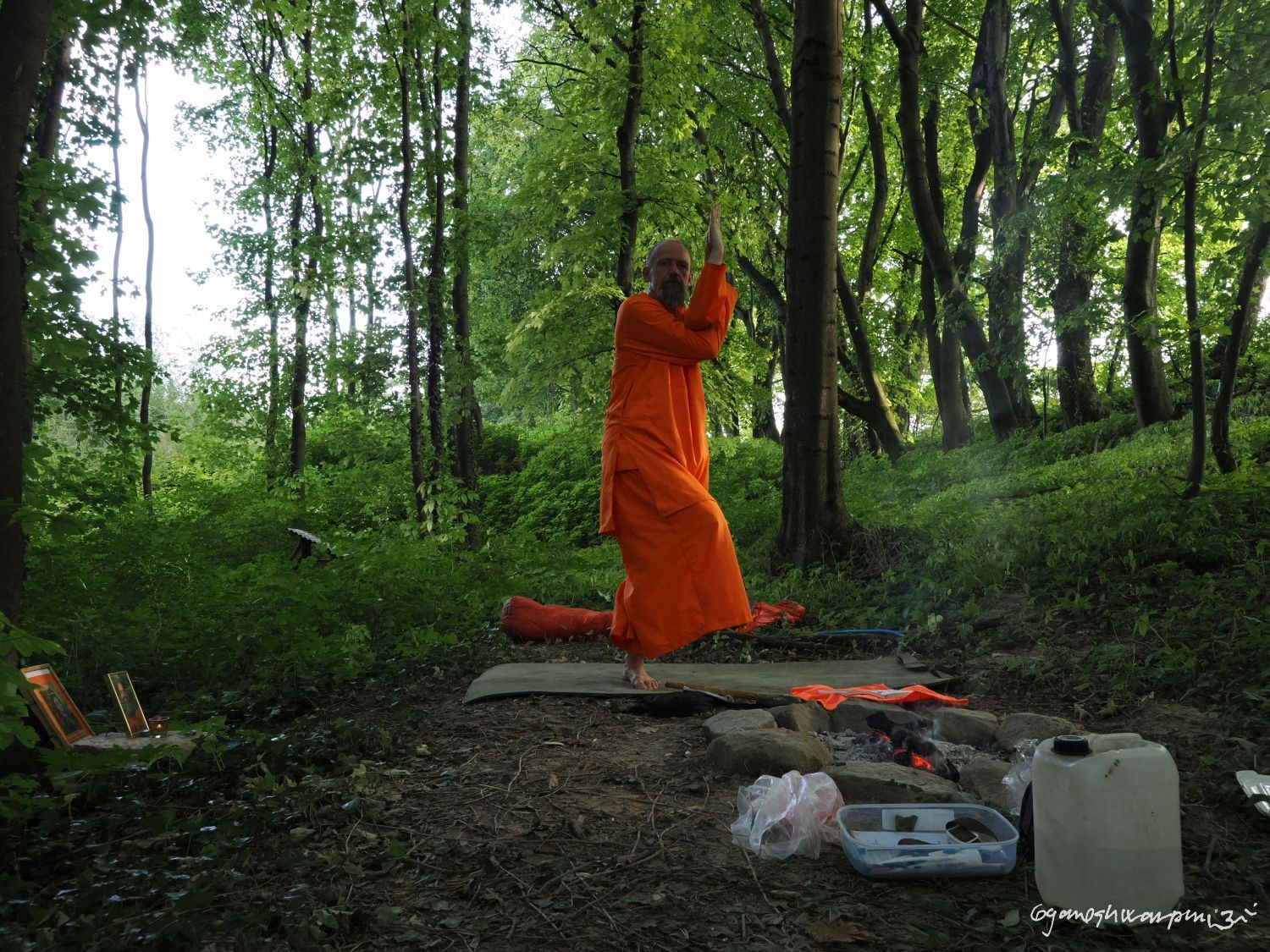 Maháprabhudíp ášram ve Střílkách - jóga na poustevně Gangotri. Foto: Svámí Gyaneshwarpuri, samospoušť (2024).