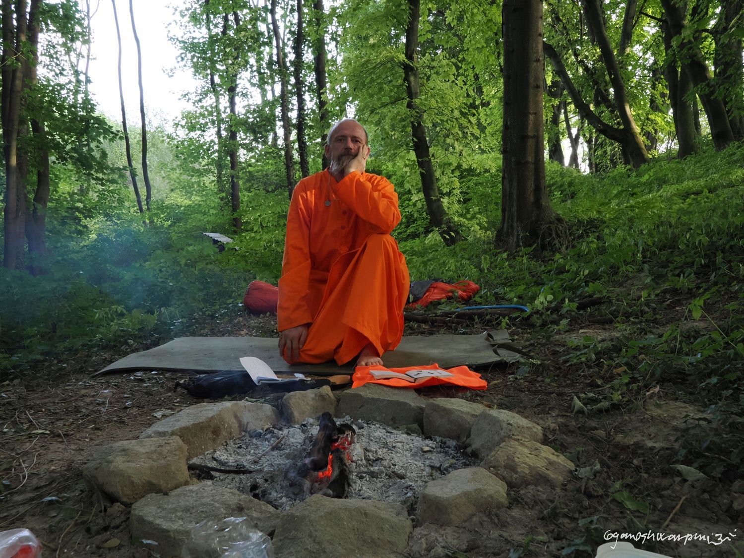 Maháprabhudíp ášram ve Střílkách - jóga na poustevně Gangotri. Foto: Svámí Gyaneshwarpuri, samospoušť (2024).