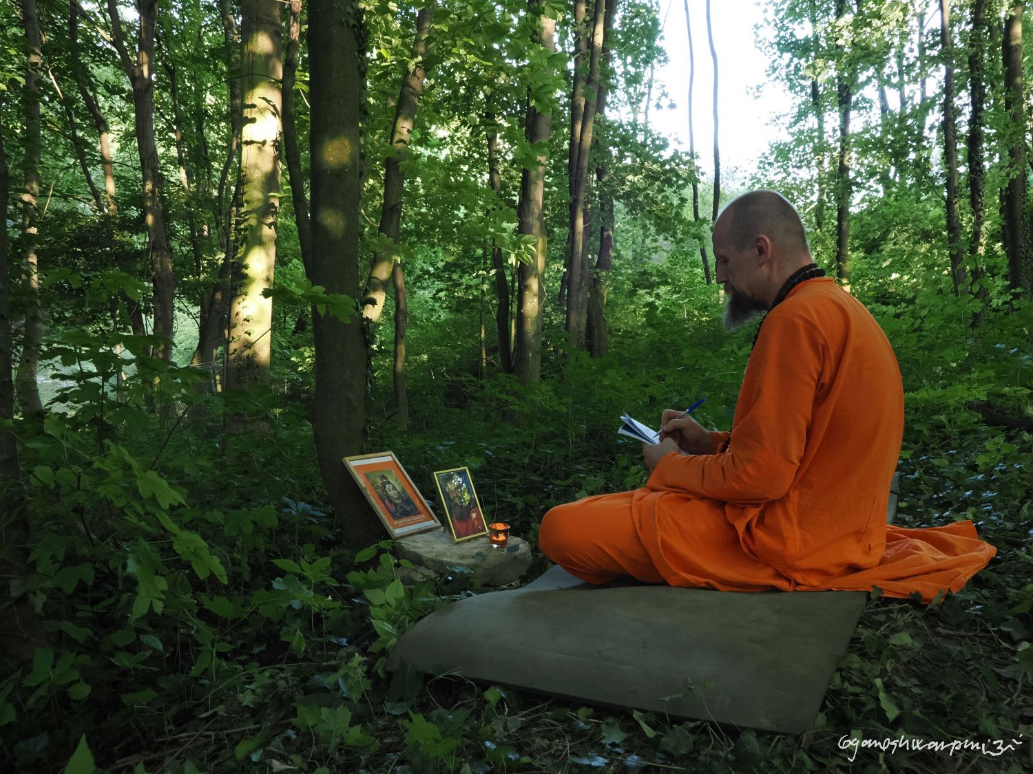 Maháprabhudíp ášram ve Střílkách - jóga na poustevně Gangotri. Foto: Svámí Gyaneshwarpuri, samospoušť (2024).