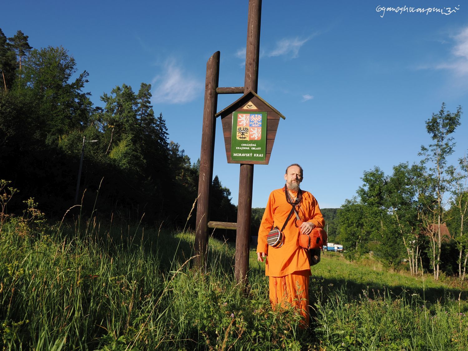 Po Křtinami. Svámí Gyaneshwarpuri, samospoušť 2025.