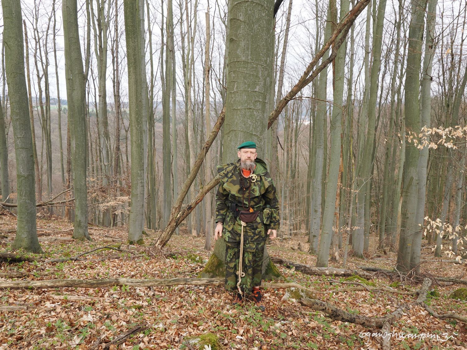 Bivak nad Výpustkem. Svámí Gyaneshwarpuri, samospoušť 2026.