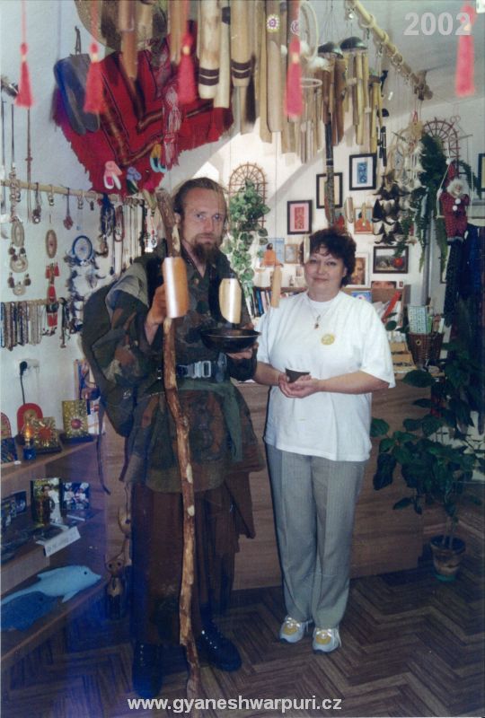 Spišská Nová Ves - poustevník ze Slovenského ráje - pochůzka za almužnou. Foto: Marek P. Šenkyřík 2002.