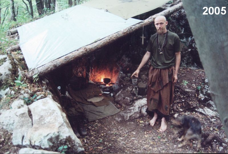 Poustvevna Močová na Habrůvecké plošině - přečkal jsem krutou zimu s Arnoštovou duchnou. Foto: Marek P. Šenkyřík 2006.