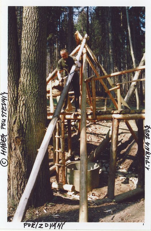 Závrt u Habrůveckých smrků - pořízování. Foto: Marek P. Šenkyřík 2007, samospoušť.