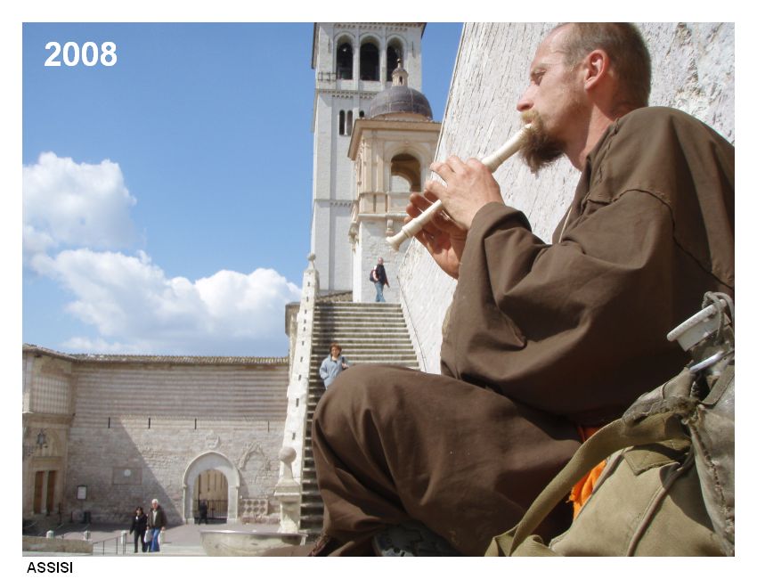 Peníze jsem si vydělával v Assisi hrou na flétnu.  Foto: Marek Gyaneshwarpuri, samospoušť 2008.