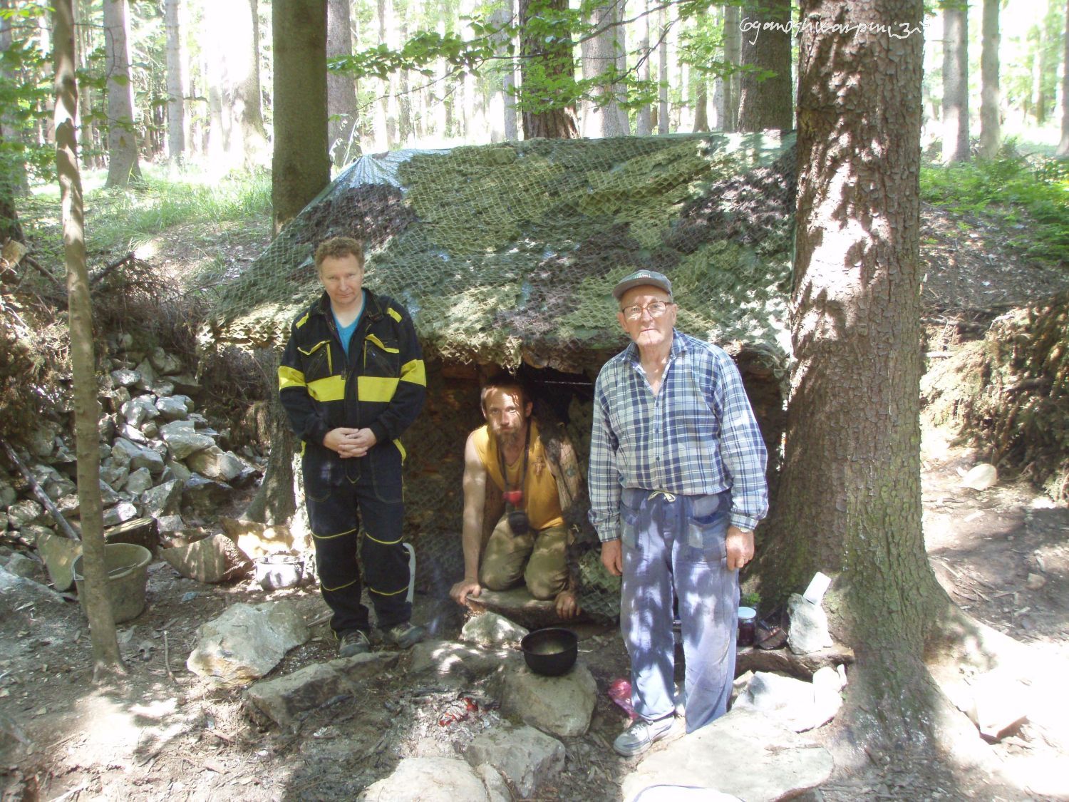 Milan Hnízdo, Marek Gyaneshwarpuri a Arnošt Hloušek na poustevně Děravce 2008.