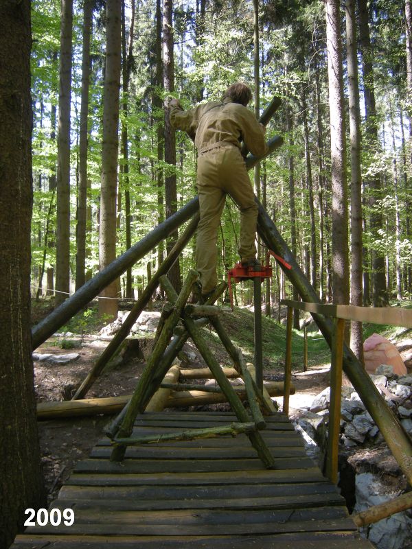 Děravka -výstup na těžební zařízení. Foto: Marek Gyaneshwarpuri, samospoušť 2009.