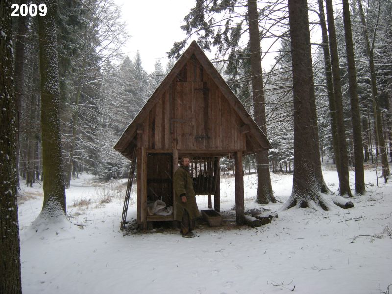 Děravka -dobrovolná péče o seník u poustevny. Foto: Marek Gyaneshwarpuri, samospoušť 2009.