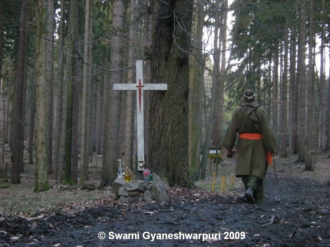 Děravka - procházky u mečokříže. Foto: Marek Gyaneshwarpuri, samospoušť 2009.