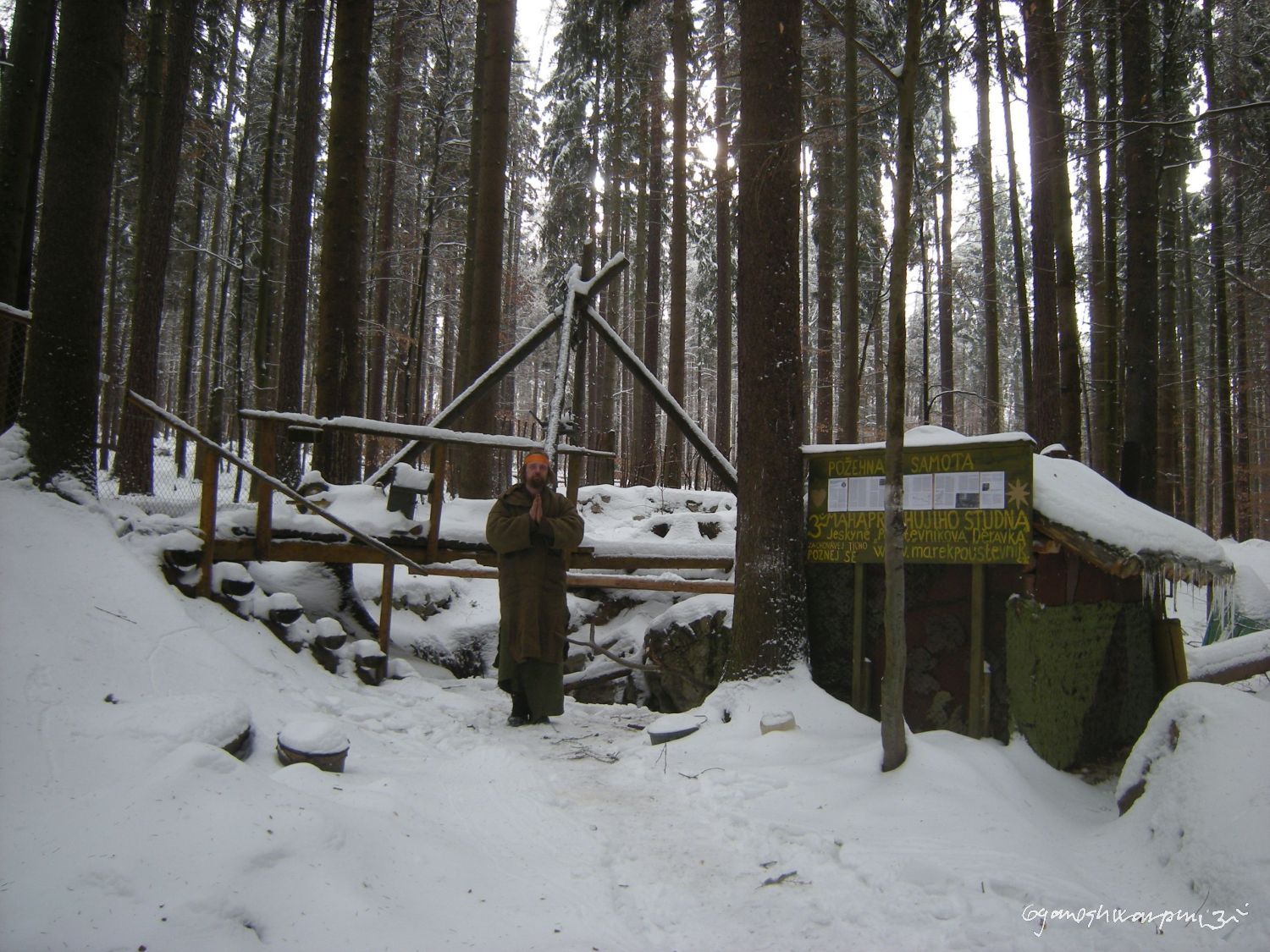 Posvátná Děravka - prožil jsem na poustevně Děravce několik zim. Foto: Marek Gyaneshwarpuri, samospoušť 2010.