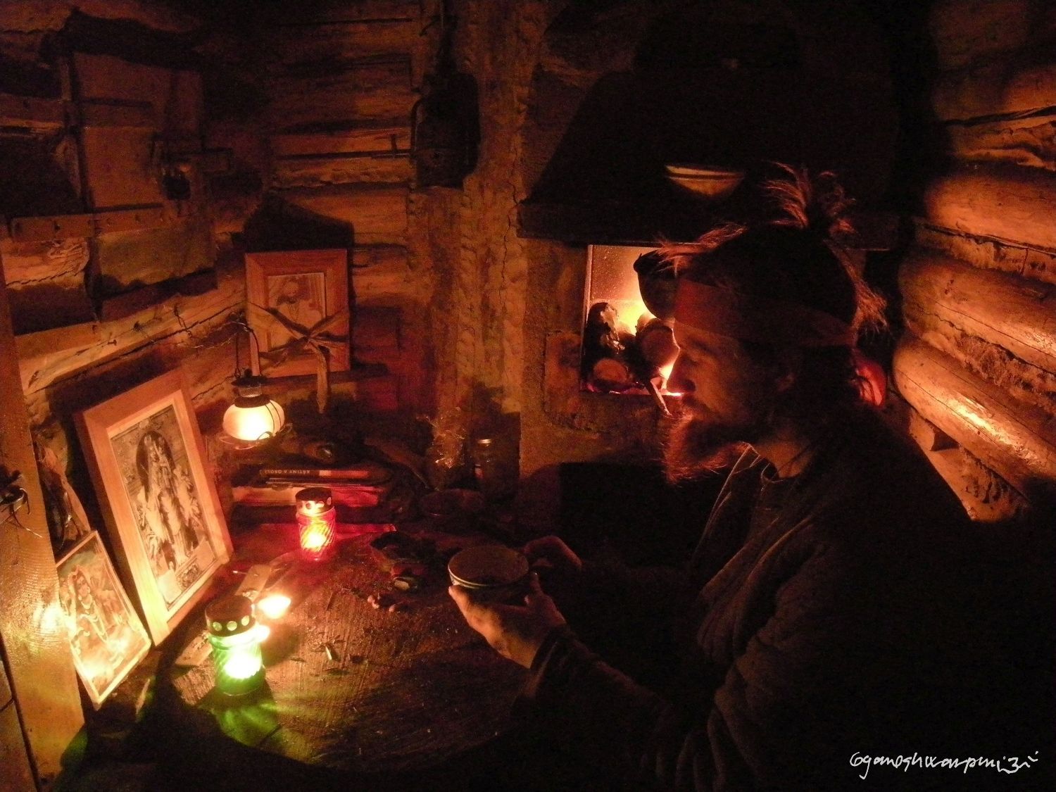 Posvátná Děravka - takto voněla mírem a pokojem poustevna. Foto: Marek Gyaneshwarpuri, samospoušť 2010.