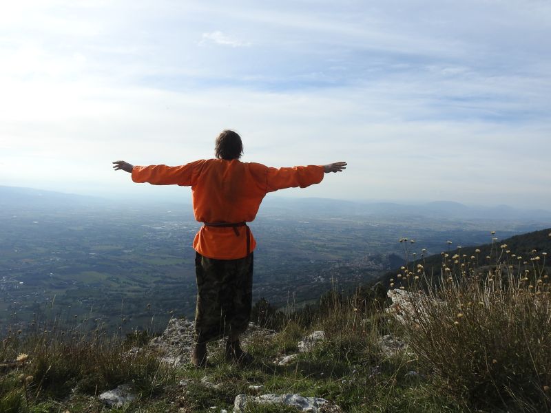  Assisi - Monte Subasio - hora na níž pravděpodobně meditoval sv. František. Foto: Marek Gyaneshwarpuri, samospoušť 2019.