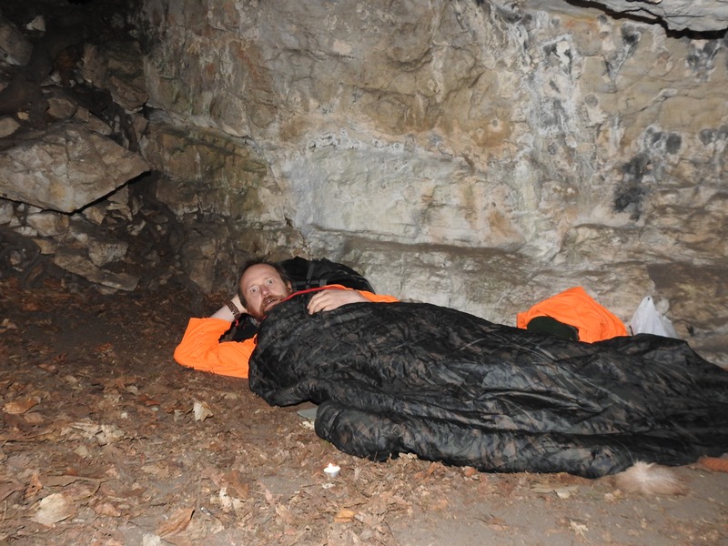 Jeskyně Švédův stůl v Údolí Říčky - usínání na Švédově stole. Foto: Marek Gyaneshwarpuri, samospoušť 2019.