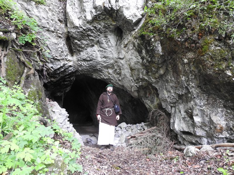 Jeskyně Křížova v Údolí Říčky. Foto: Marek Gyaneshwarpuri, samospoušť 2019.