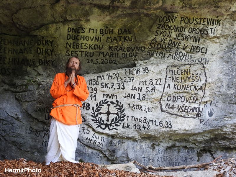  Slovenský ráj -  jeskyně Poustevna Toho který sedí a mlčí. Foto: Marek Gyaneshwarpuri, samospoušť 2019.