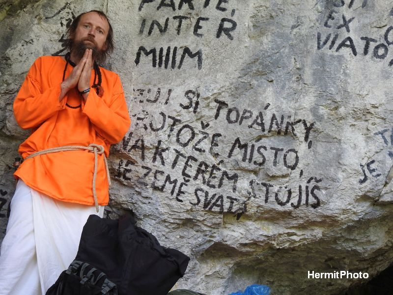  Slovenský ráj -  jeskyně Poustevna Toho který sedí a mlčí. Foto: Marek Gyaneshwarpuri, samospoušť 2019.