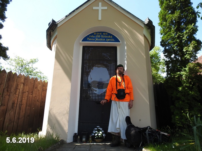  Bukovinka - kaplička kde se zjevila Panna Maria Křtinská. Foto: Marek Gyaneshwarpuri, samospoušť 2019.