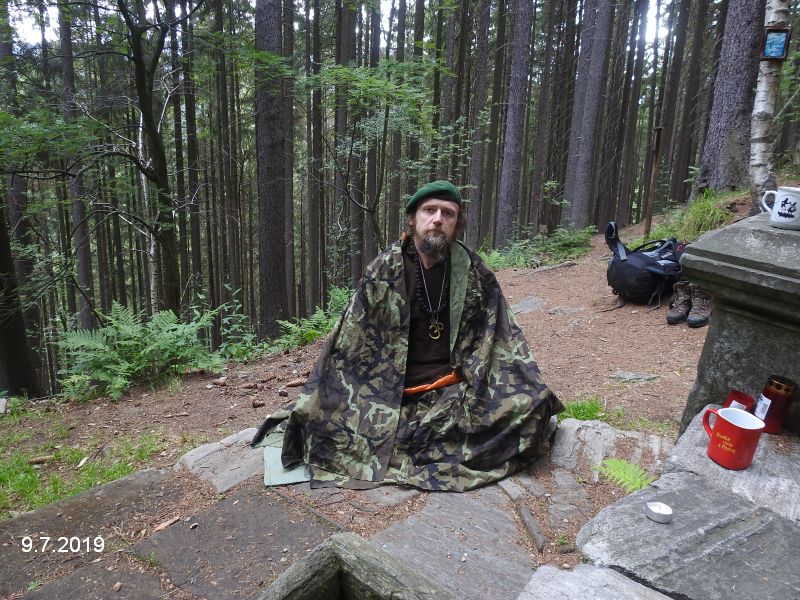 Zázračná studánka na Staré hoře v Krkonoších očima poustevníka. Foto: Marek Gyaneshwarpuri, samospoušť 2019.