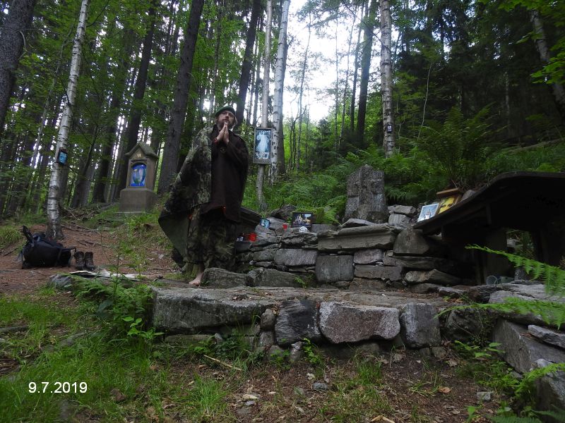 Zázračná studánka na Staré hoře v Krkonoších očima poustevníka. Foto: Marek Gyaneshwarpuri, samospoušť 2019.