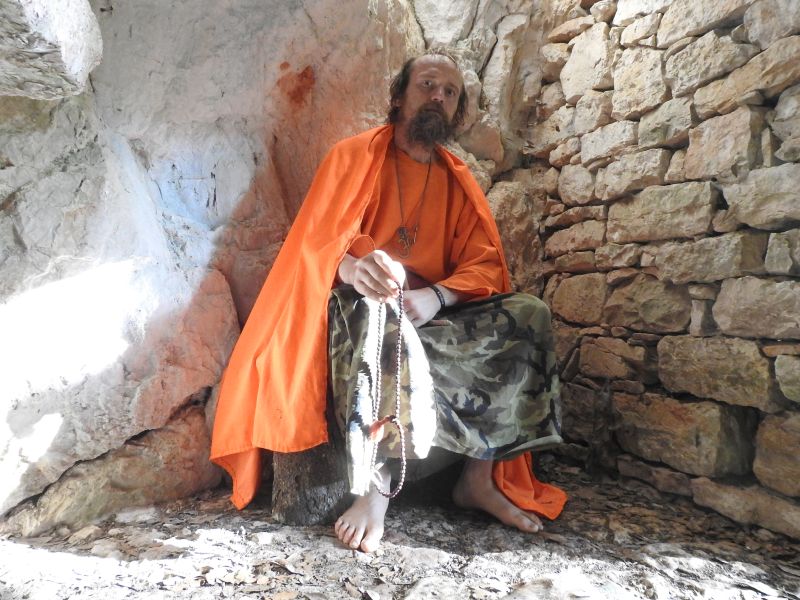  Assisi -  Eremo delle Carceri - život na poustevně pod klášterem. Foto: Marek Gyaneshwarpuri, samospoušť 2019.