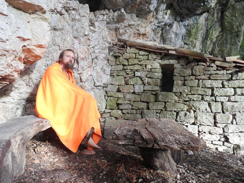  Assisi -  Eremo delle Carceri - život na poustevně pod klášterem. Foto: Marek Gyaneshwarpuri, samospoušť 2019.