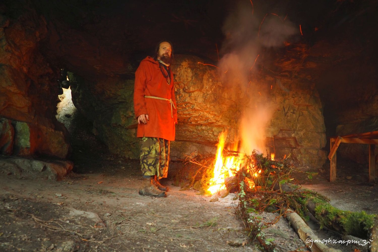 Švédův stůl.  Foto: Marek Gyaneshwarpuri, samospoušť 2020.