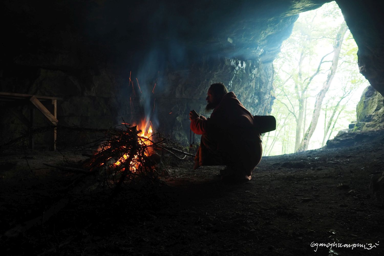 Švédův stůl.  Foto: Marek Gyaneshwarpuri, samospoušť 2020.