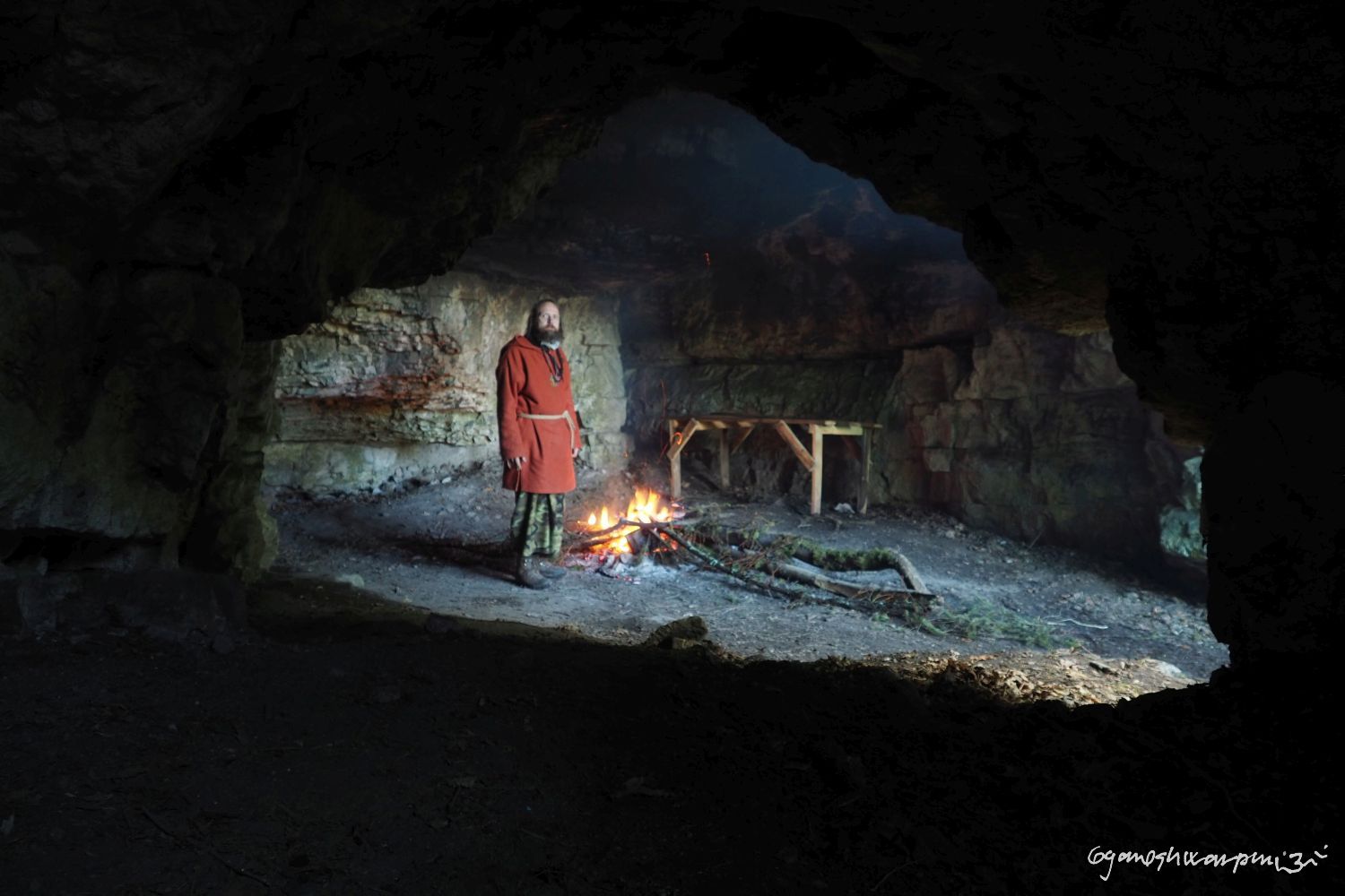 Švédův stůl.  Foto: Marek Gyaneshwarpuri, samospoušť 2020.