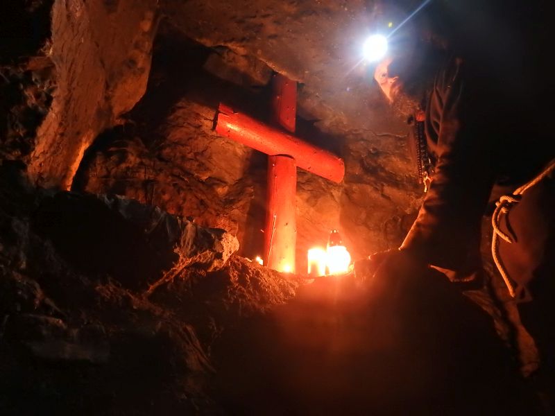 Jeskyně U studánek u Březiny.  Foto: Marek Gyaneshwarpuri, samospoušť 2020.