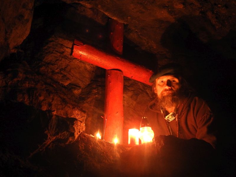 Jeskyně U studánek u Březiny.  Foto: Marek Gyaneshwarpuri, samospoušť 2020.