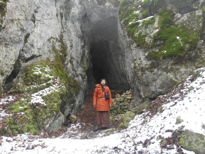 Jeskyně Kůlnička v Údolí Říčky - meditační ústraní.  Foto: Marek Gyaneshwarpuri, samospoušť 2020.