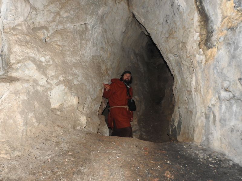 Jeskyně Kůlnička v Údolí Říčky - meditační ústraní.  Foto: Marek Gyaneshwarpuri, samospoušť 2020.