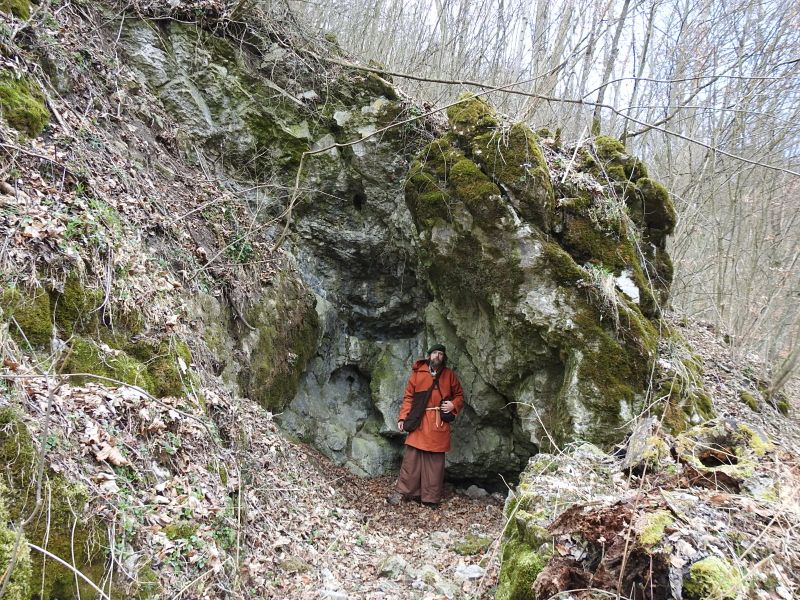 Jeskyně Kanibalka ve Křtinském údolí.  Foto: Marek Gyaneshwarpuri, samospoušť 2020.