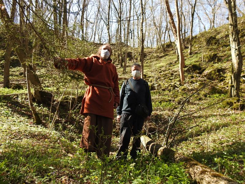 Závrt pod Svatými schody v Údolí Říčky.  Foto: Marek Gyaneshwarpuri, samospoušť 2020.