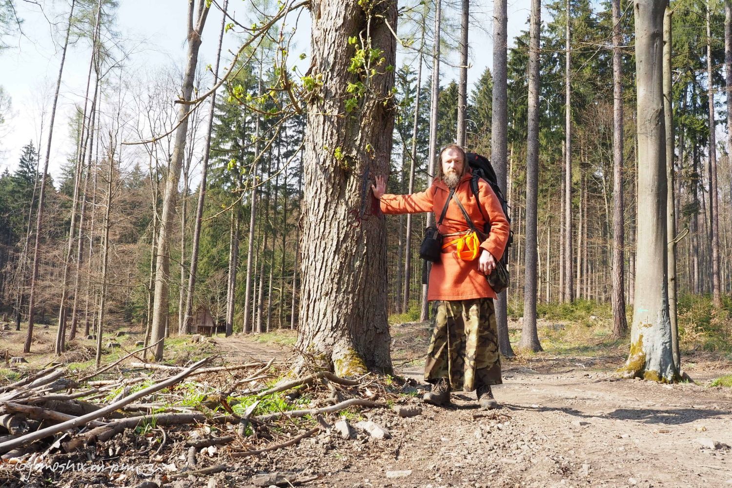 Děravka - u kaštanu. Foto: Marek Gyaneshwarpuri, samospoušť 2021