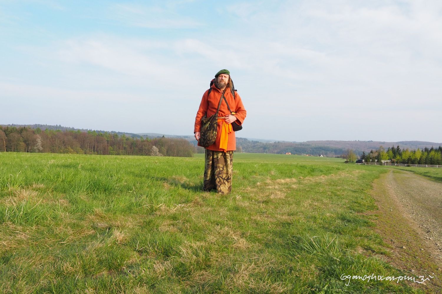 Habrůvka - výhled ke křtinskému chrámu Páně. Foto: Marek Gyaneshwarpuri, samospoušť 2021