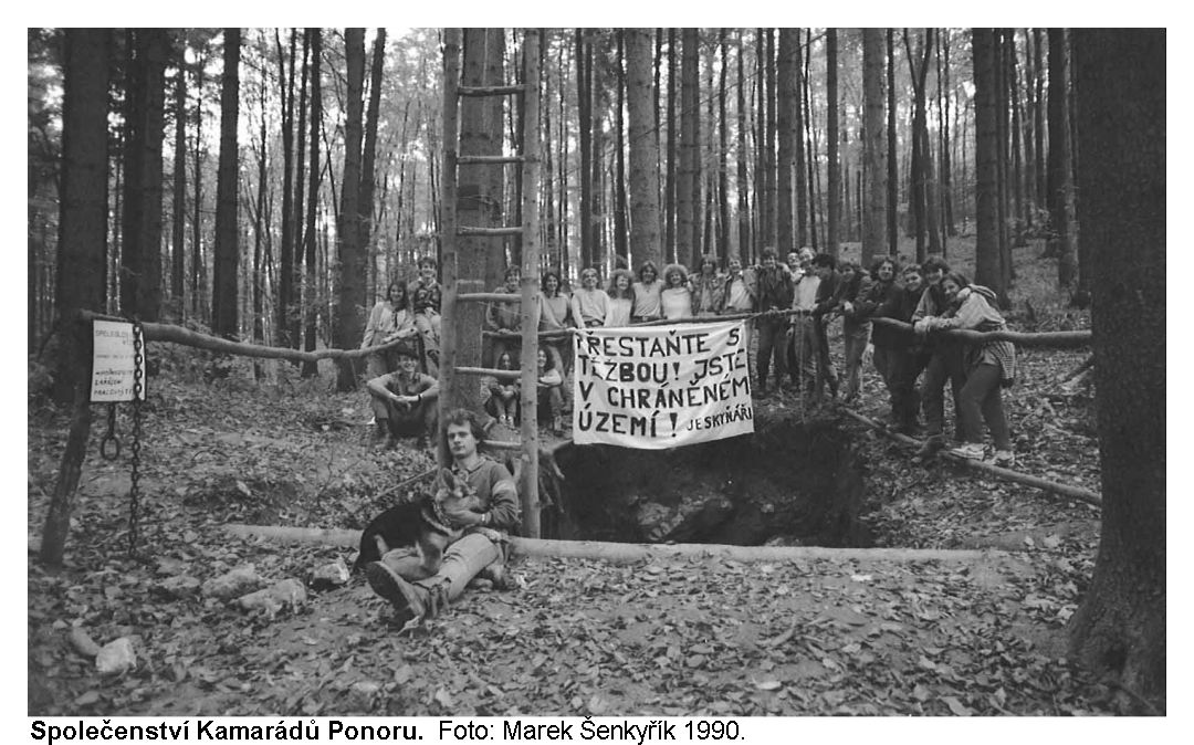 Společenství kamárádů Novodvorského ponoru. Foto: Marek Šenkyřík 1990.
