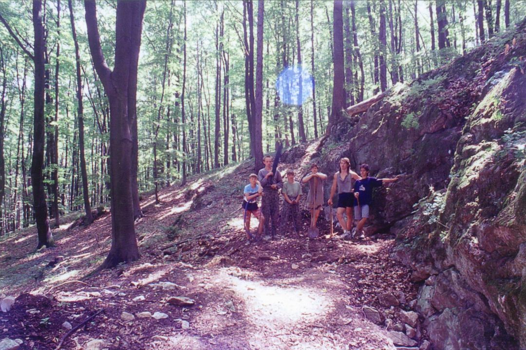 Krátce před výstavbou Domečku Ponor pod Plošinou Skalka (1992) 
