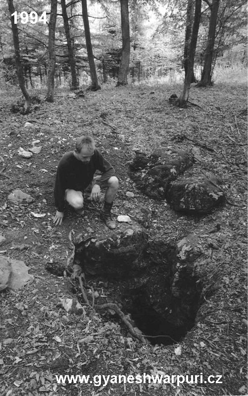 Marek Šenkyřík u Závrtku Zub na Plošině Skalka  
Foto: Marek Šenkyřík 1994
