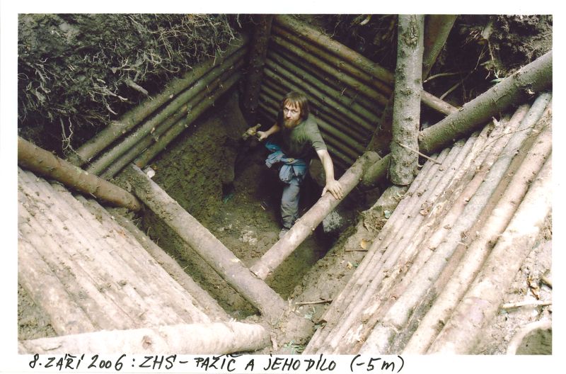  Závrt u Habrůveckých smrků - pažič a jeho dílo.




Foto: Marek P. Šenkyřík 2006.